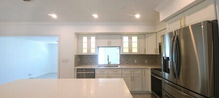 1400 SE 8th Ave in Deerfield Beach, FL - Building Photo - Building Photo