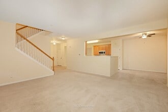 1463 Yellowstone Dr in Streamwood, IL - Building Photo - Building Photo