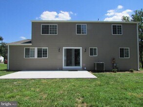 7108 Kinsdale Ct in Springfield, VA - Building Photo - Building Photo
