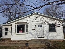 616 9th St in Covington, IN - Building Photo