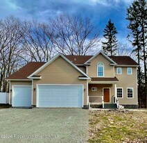 400 Haven Ln in Clarks Summit, PA - Building Photo