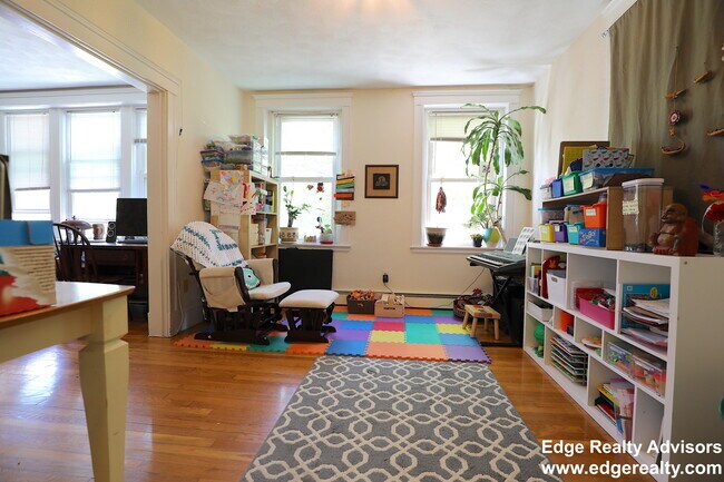 24 Wallingford Rd, Unit 2 in Boston, MA - Building Photo - Building Photo