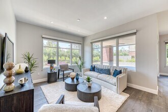 6166 N Scottsdale Rd in Paradise Valley, AZ - Building Photo - Building Photo