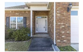 211 Gray Fox Xing in Bonaire, GA - Building Photo - Building Photo