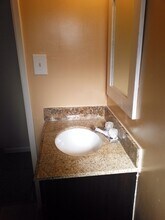 1611 103rd Ave, Unit A beautiful, one bedroomI in Oakland, CA - Building Photo - Building Photo