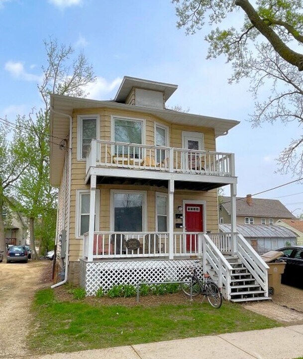1114 Milton St in Madison, WI - Building Photo