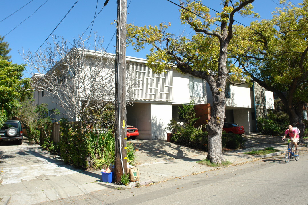 1515 Hearst Ave in Berkeley, CA - Foto de edificio