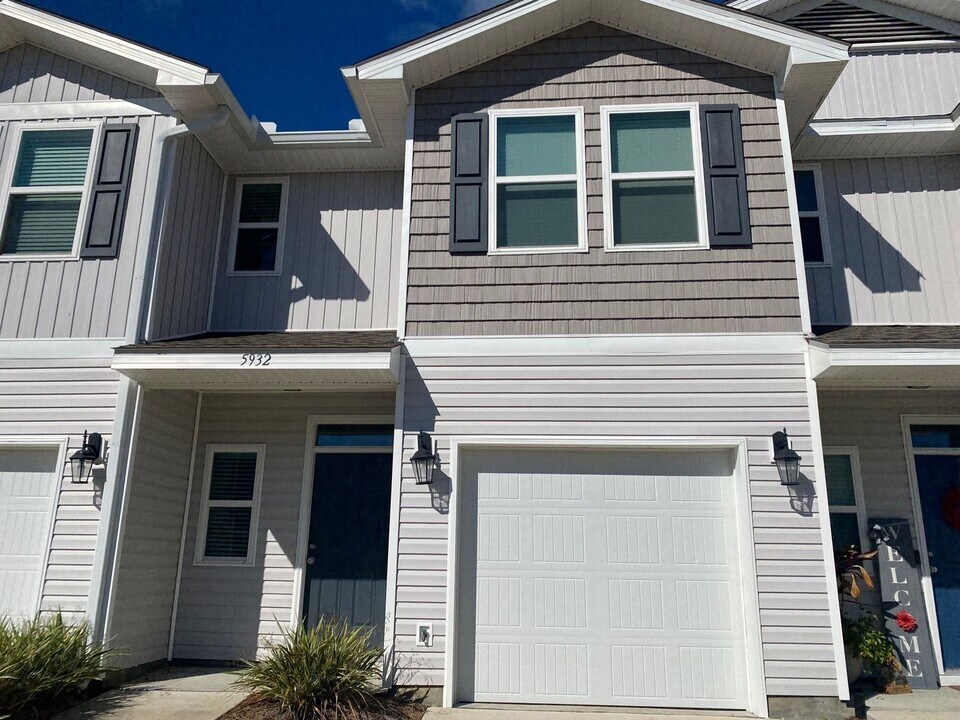 5932 Callaway Cir in Panama City, FL - Building Photo