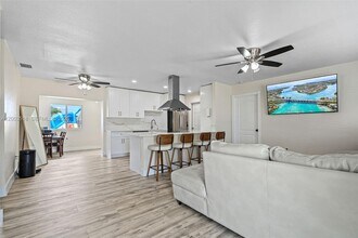 2485 NW 84th Way in Sunrise, FL - Building Photo - Building Photo