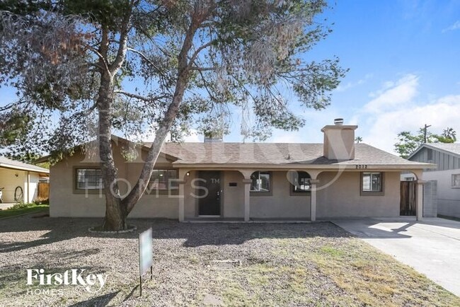 property at 2012 W Solano Dr
