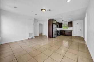 336 NE 12th Ave in Boynton Beach, FL - Foto de edificio - Building Photo