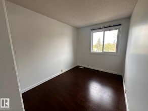 2024 57 St NW in Edmonton, AB - Building Photo - Building Photo