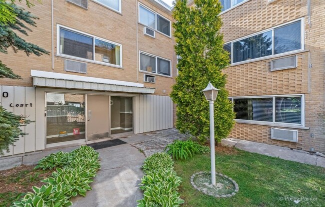 property at 1610 W Jarvis Ave