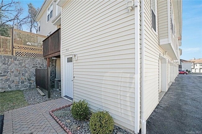 1912 Whispering Hills Dr, Unit 25 in Chester, NY - Building Photo - Building Photo