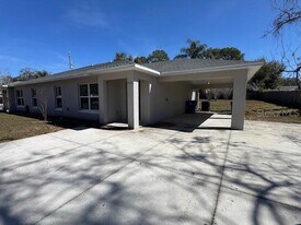440 Dora Ave in Tavares, FL - Building Photo
