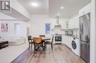 61 Headwater Crescent in Richmond Hill, ON - Building Photo - Building Photo