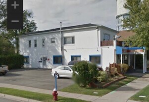 2338 Elmwood Ave, Unit Upstairs studio in Buffalo, NY - Building Photo