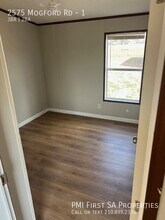 2575 Mogford Rd in San Antonio, TX - Building Photo - Building Photo