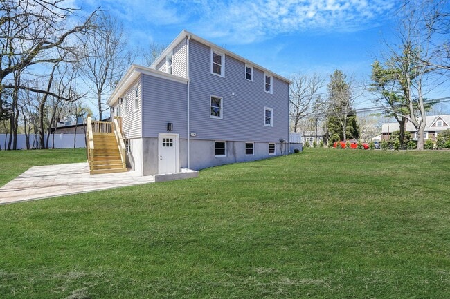 2939 N Wading River Rd in Wading River, NY - Building Photo - Building Photo