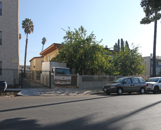 1644 N Kingsley Dr in Los Angeles, CA - Foto de edificio - Building Photo