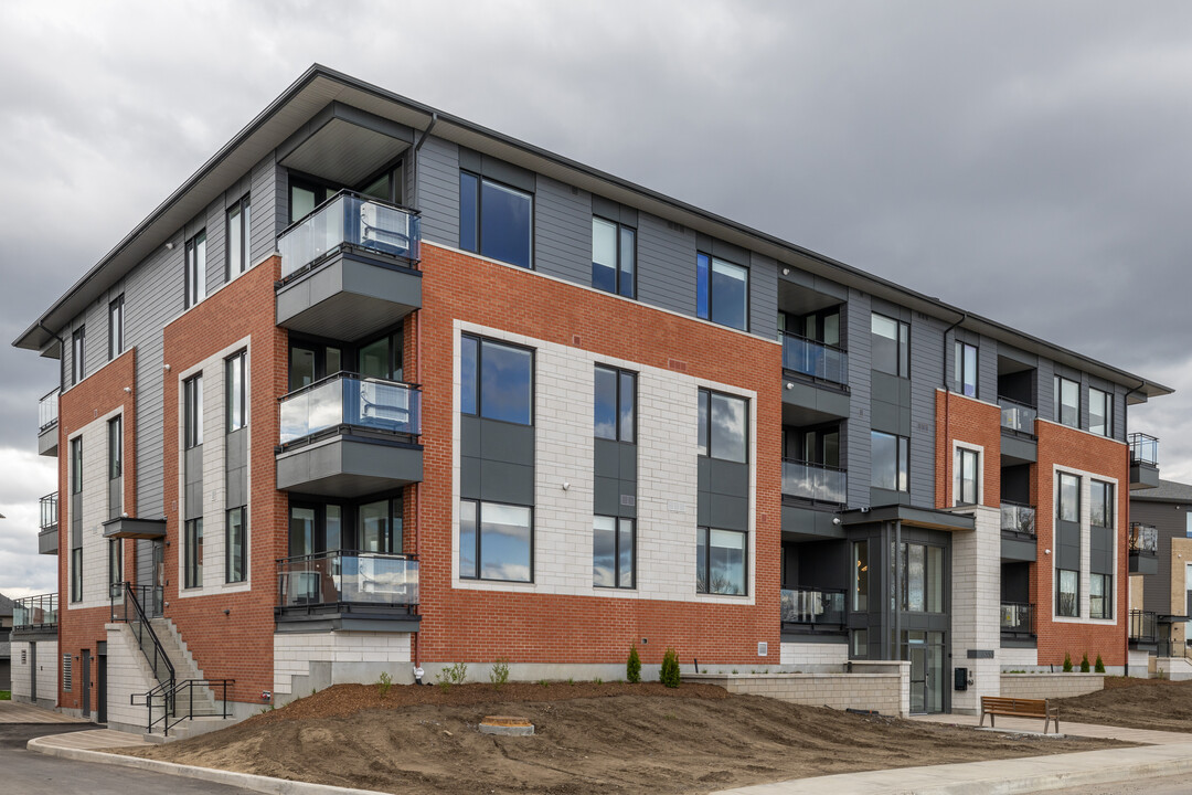 Wateridge Village Luxury Rentals in Ottawa, ON - Building Photo