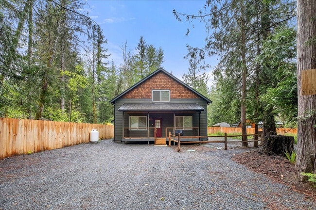 123 Mowich Way in Ashford, WA - Foto de edificio - Building Photo