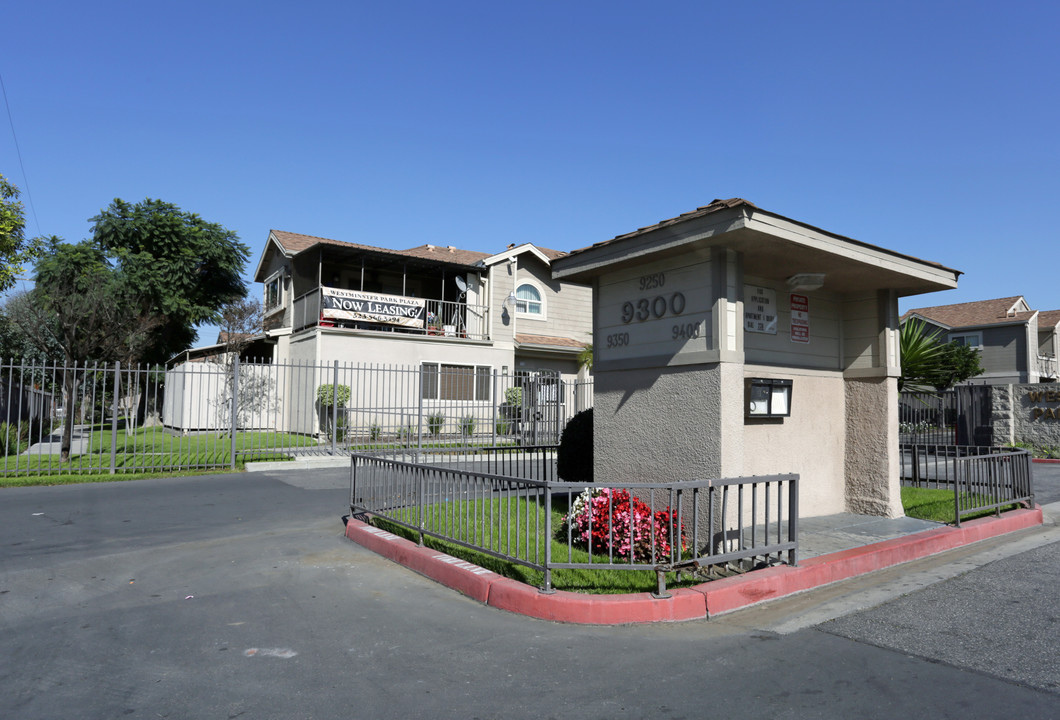 Westminster Park Plaza in Los Angeles, CA - Building Photo