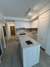 8188 Yonge St in Vaughan, ON - Building Photo - Building Photo