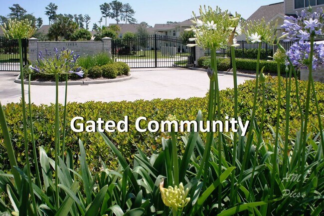 13600 Breton Ridge St in Houston, TX - Building Photo - Building Photo