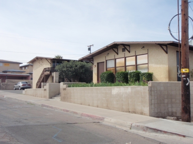 100 E Fredricks St in Barstow, CA - Building Photo