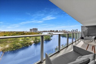 16385 Biscayne Blvd in North Miami Beach, FL - Building Photo