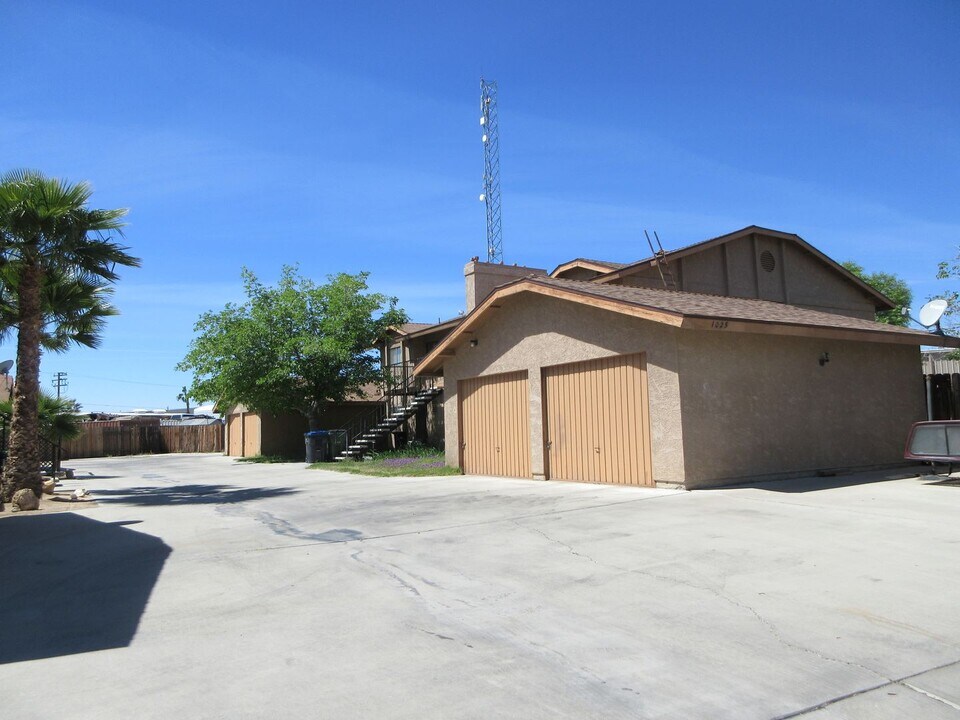 1025 W Perdew Ave in Ridgecrest, CA - Building Photo