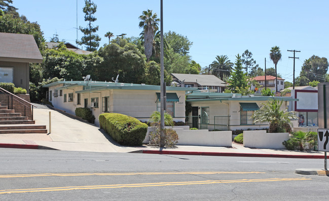 8015 La Mesa Blvd in La Mesa, CA - Foto de edificio - Building Photo