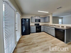 6323 Cougar Village in San Antonio, TX - Building Photo - Building Photo