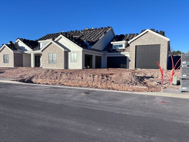 2302 S Tall Grass Ln in Saint George, UT - Building Photo - Building Photo