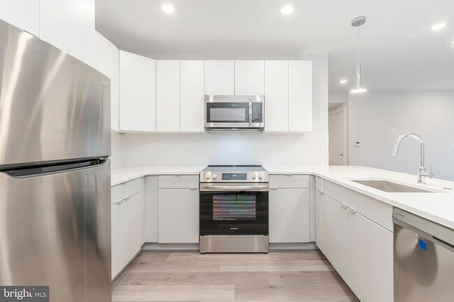 3449 Scotts Ln, Unit B323 in Philadelphia, PA - Building Photo - Building Photo