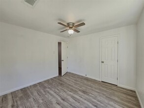 2706 Berry St in Houston, TX - Building Photo - Building Photo