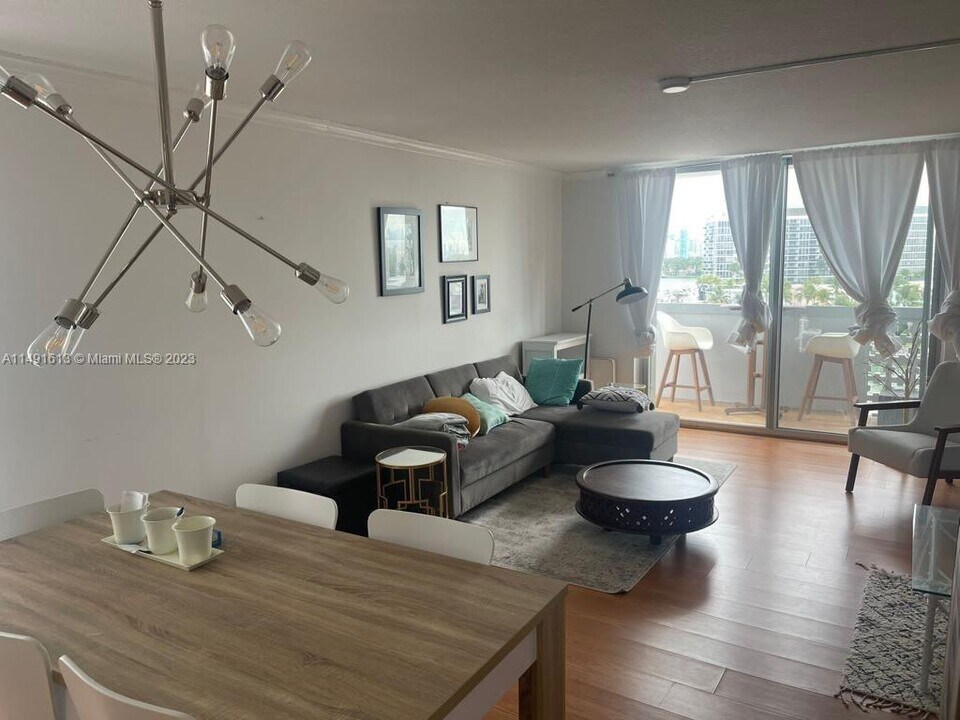 7118 Bonita Dr-Unit -04 in Miami Beach, FL - Building Photo