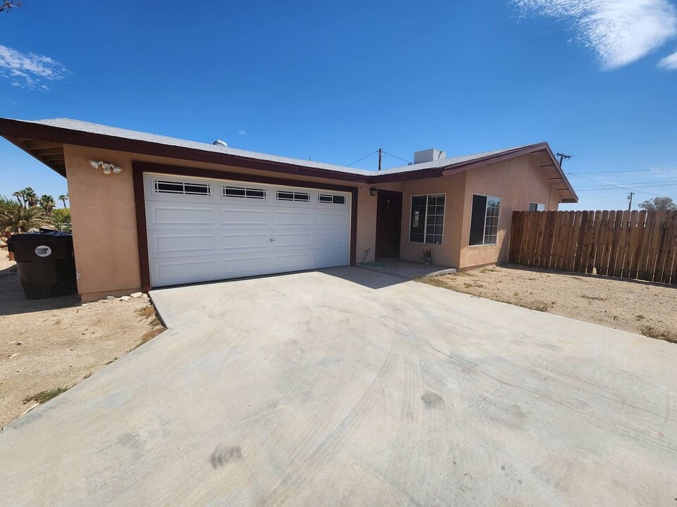 6953 Star Dune in Twentynine Palms, CA - Building Photo