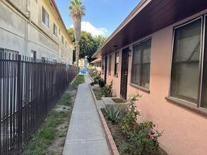 1868 Locust Ave in Long Beach, CA - Building Photo - Building Photo