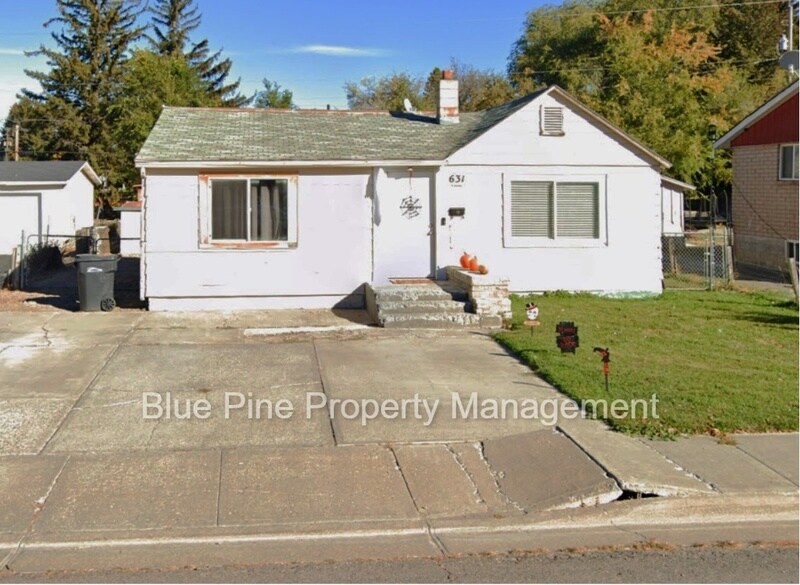 631 College St in Idaho Falls, ID - Building Photo
