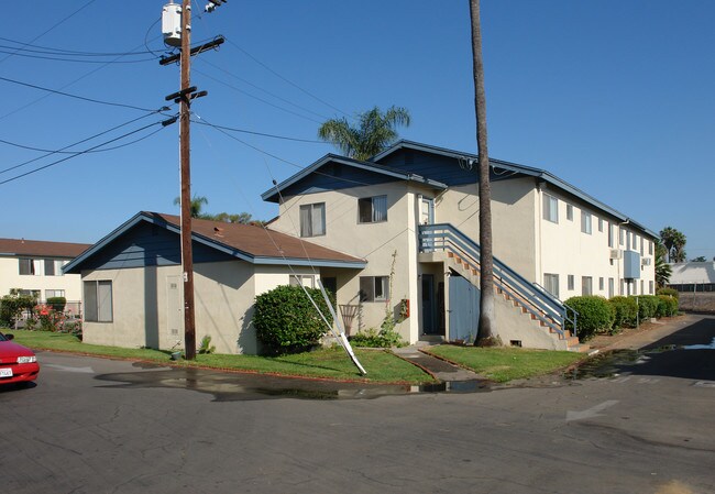 North Juniper Gardens in Escondido, CA - Building Photo - Building Photo