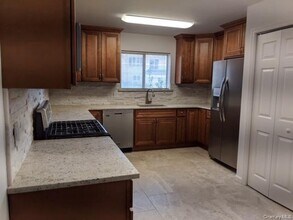 649 E Beech St in Long Beach, NY - Building Photo - Building Photo