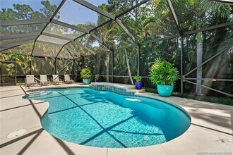 521 NE Abaca Way in Jensen Beach, FL - Building Photo - Building Photo