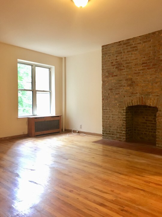 320 W 106th St in New York, NY - Building Photo