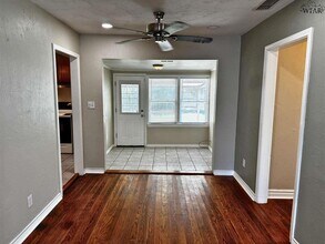 100 Lilac Ln in Burkburnett, TX - Foto de edificio - Building Photo