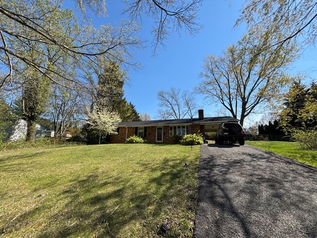 property at 1105 Robin Rd