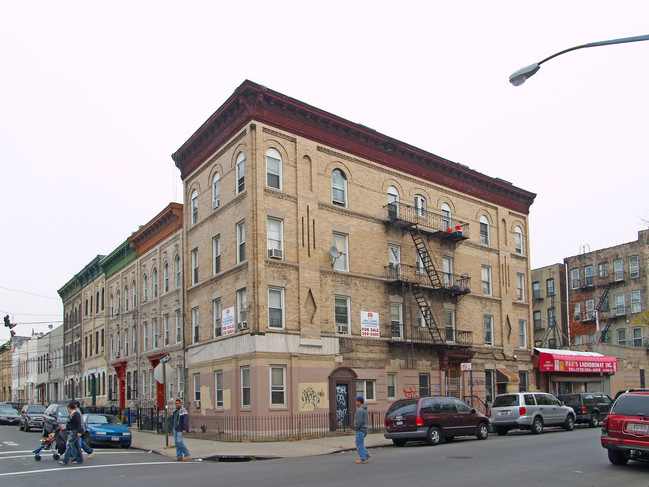 139 Irving Ave in Brooklyn, NY - Building Photo - Building Photo