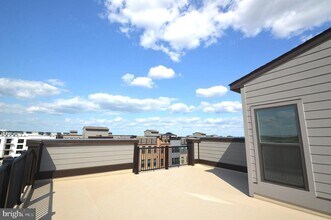 43795 Middleway Ter in Ashburn, VA - Building Photo - Building Photo
