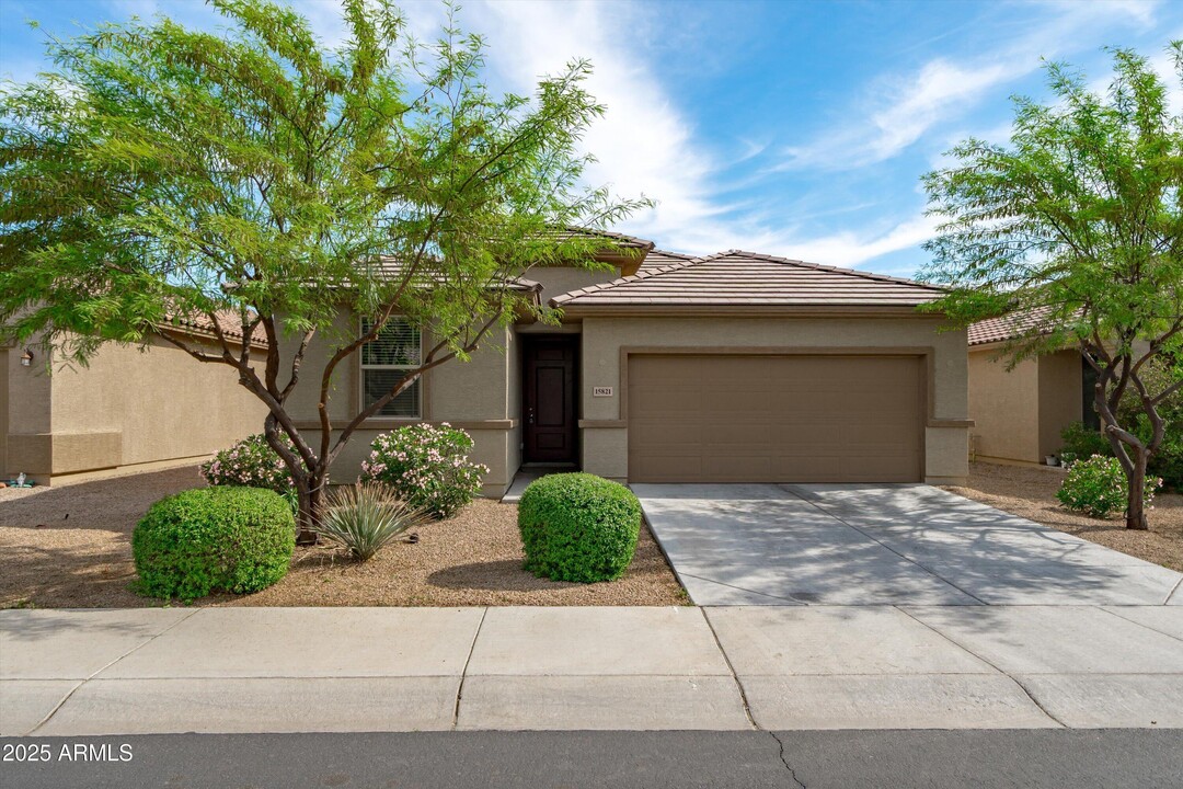 15821 W Mauna Loa Ln in Surprise, AZ - Building Photo